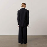 pige i blå pinstripe blazer købt i HAUSFRAU