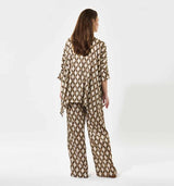 pige i flot silkesæt købt i HAUSFRAU