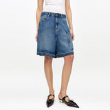 pige i blå cowboyshorts købt i HAUSFRAU