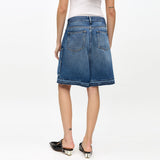 pige i lang sort kjole købt i HAUSFRAU