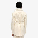 pige i blazer købt i HAUSFRAU