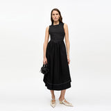 pige i lang sort kjole købt i HAUSFRAU