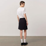 pige i blå slank nederdel købt i HAUSFRAU