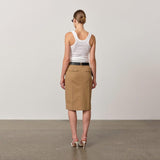 pige i Brun Herskind nederdel købt i HAUSFRAU