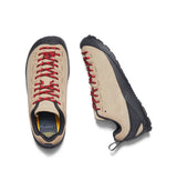 beige sneakers med røde snørebånd købt i HAUSFRAU