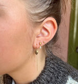 Forgyldt ørestik med zirkon sten i dråbeform fra Leleah