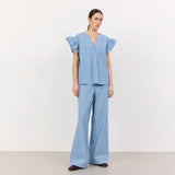 blå kortærmet Levete Room top i HAUSFRAU