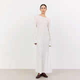 Lang blonde kjole i hvid fra Levete Room