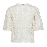 pige i hvid, kortærmet blondebluse købt i HAUSFRAU