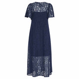 pige i blå, lang blondekjole købt i HAUSFRAU