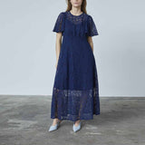 pige i blå, lang blondekjole købt i HAUSFRAU