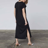 pige i sort, kortærmet kjole købt i HAUSFRAU