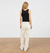 pige i sort tank top købt i HAUSFRAU