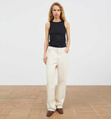 pige i sort tank top købt i HAUSFRAU