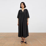 Sort nadja kjole fra Skall Studio i Hausfrau