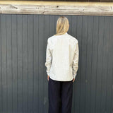 pige i stribet Soeur skjorte købt i HAUSFRAU