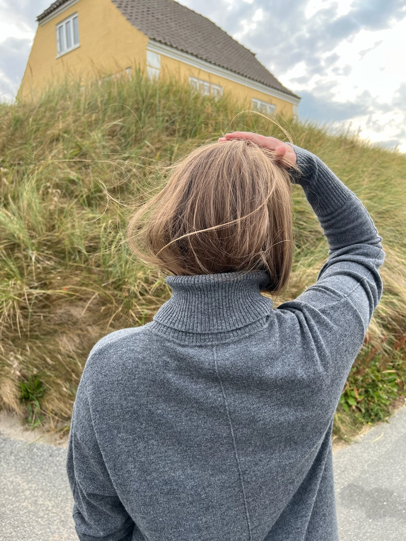 RUE DE TOKYO Katja merinould strikkjole - grå
