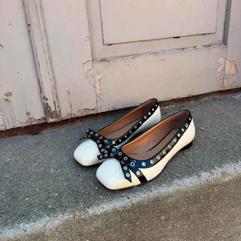 Hvide Ganni ballerina sko med nitter