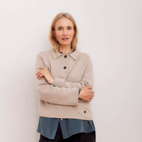 BETA STUDIOS Louise Polo cashmere bluse - sand