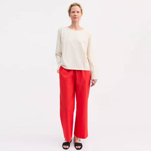 Røde bomuldsbukser fra Skall Studio i Hausfrau