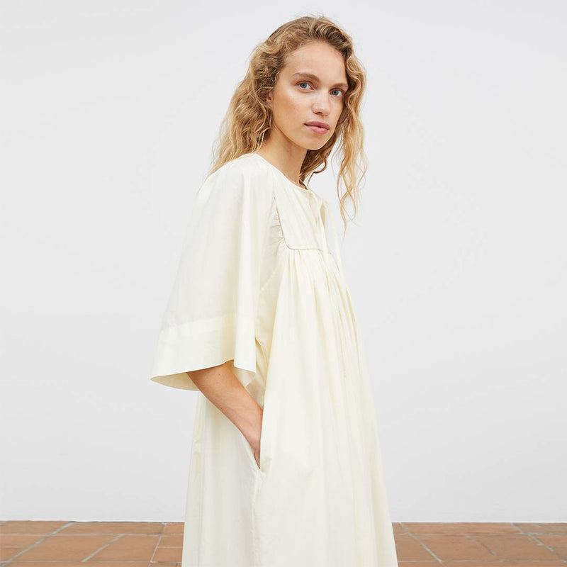 Nadja kjole i buttermilk fra Skall Studio i Hausfrau