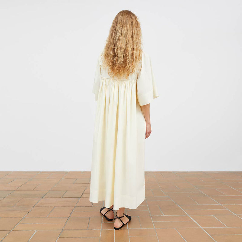 Nadja kjole i buttermilk fra Skall Studio i Hausfrau
