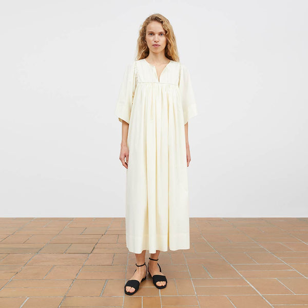 Nadja kjole i buttermilk fra Skall Studio i Hausfrau