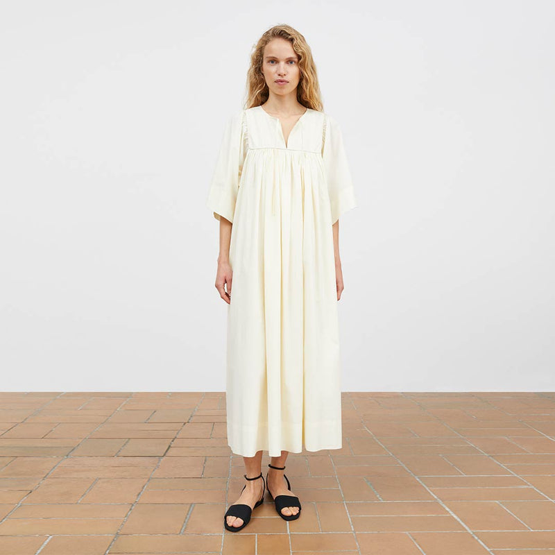 Nadja kjole i buttermilk fra Skall Studio i Hausfrau